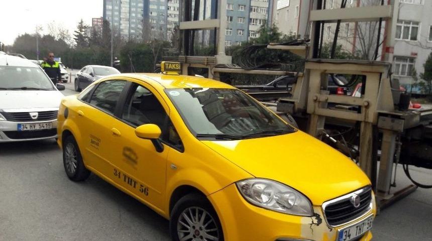 (&ouml;zel) Kaza Yapan Ticari Taksiden Uyuşturucu &Ccedil;ıktı