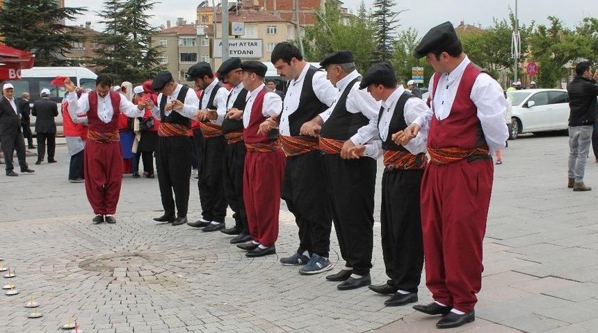 Engelliler Farkındalık İ&ccedil;in Y&uuml;r&uuml;d&uuml;, Halk Oyunu Oynadı