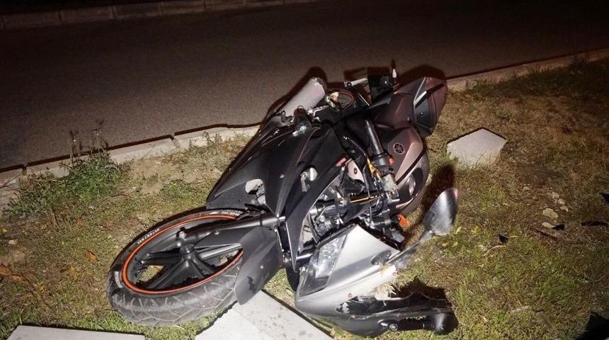 Motosikletiyle Kaza Yapan Gen&ccedil; Hayatını Kaybetti