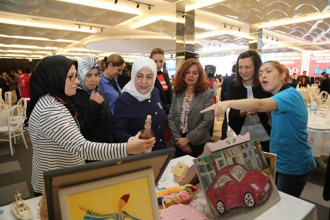 Engelliler G&ouml;sterileriyle G&ouml;z Doldurdu