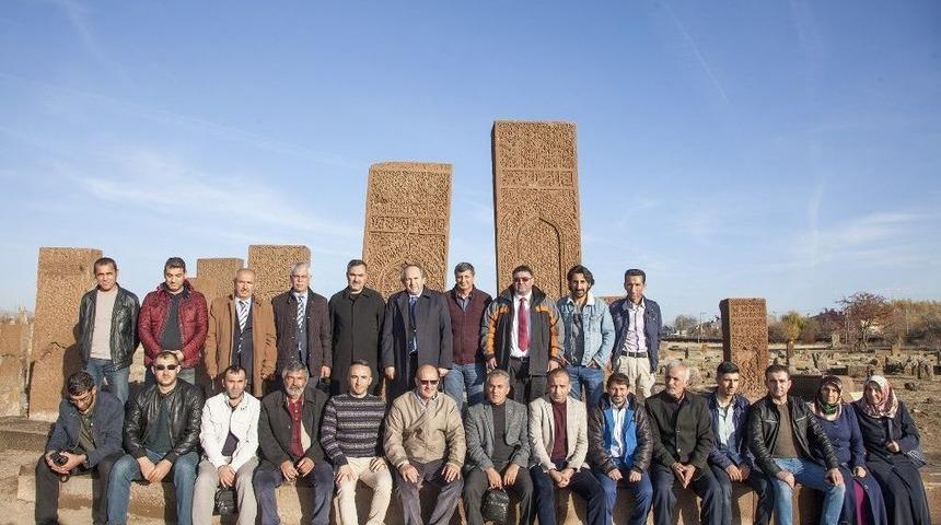 B&ouml;lge Gazetecileri Ahlat&rsquo;ı Gezdi