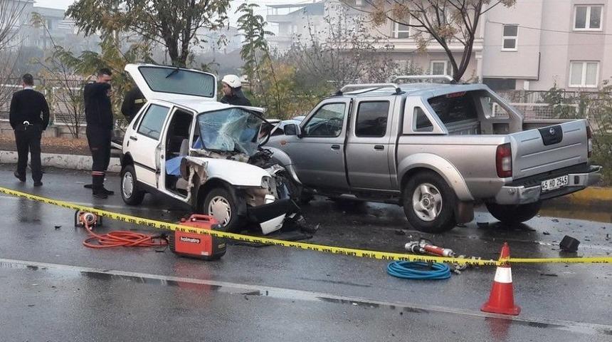 Manisa&rsquo;da Trafik Kazası: 1 &Ouml;l&uuml;, 2 Yaralı