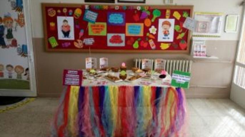 &Ouml;ğretmen Ve Veliler Ev Yapımı Sağlıklı Yiyeceklere Dikkat &Ccedil;ekti