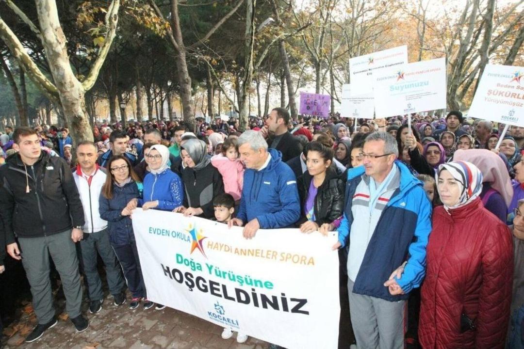 Bakan Kaya, Kocaeli&rsquo;de Binlerce Kadınla Y&uuml;r&uuml;d&uuml;