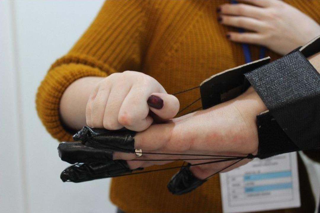 Doğuştan Engelli Liseli Gen&ccedil; Fizik Tedavi Robotu Geliştirdi