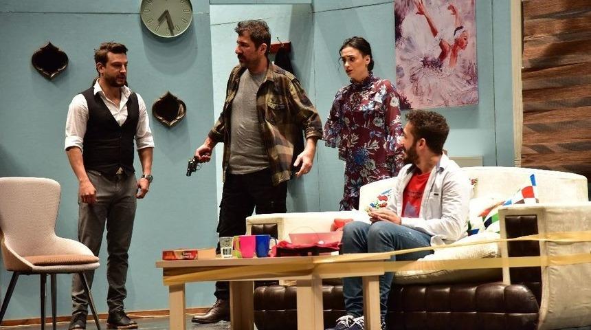 Milli Halterci Naim S&uuml;leymanoğlu, Bilecik&rsquo;te Tiyatro Sahnesinde Anıldı