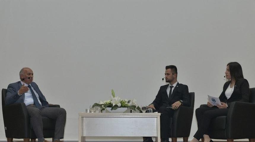 Başkan &Ccedil;alışkan Km&uuml;&rsquo;de &Ouml;ğrencilerin Sorularını Yanıtladı