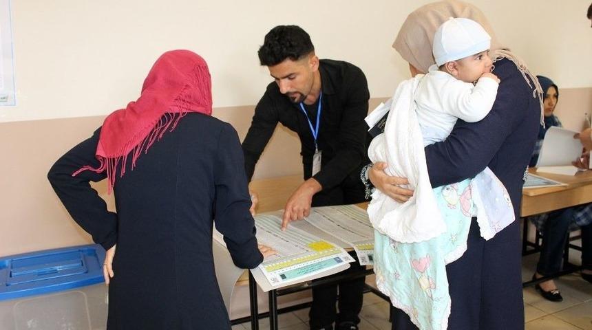 Iraklı G&ouml;&ccedil;menler Yalova&rsquo;da Sandık Başına Gitti