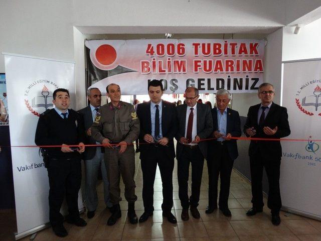 Domaniç’te Tübitak 4006 Bilim Fuarı Sergisi