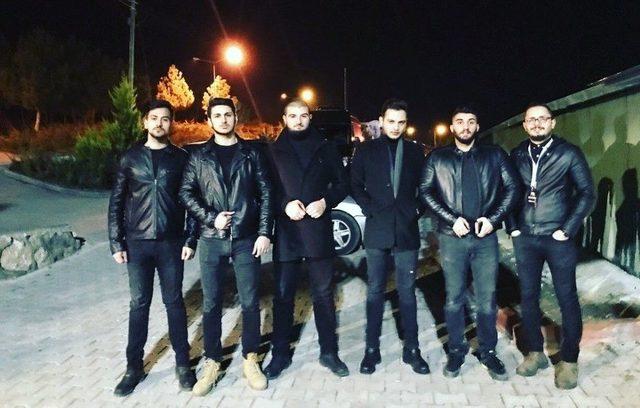 21 Yaşında 25 Kişilik Bodyguard Ekibini Kurdu