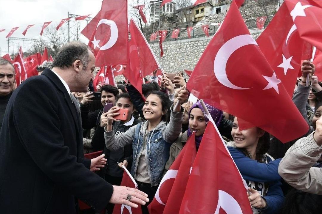 Binler &Ccedil;anakkale İ&ccedil;in Y&uuml;r&uuml;d&uuml;