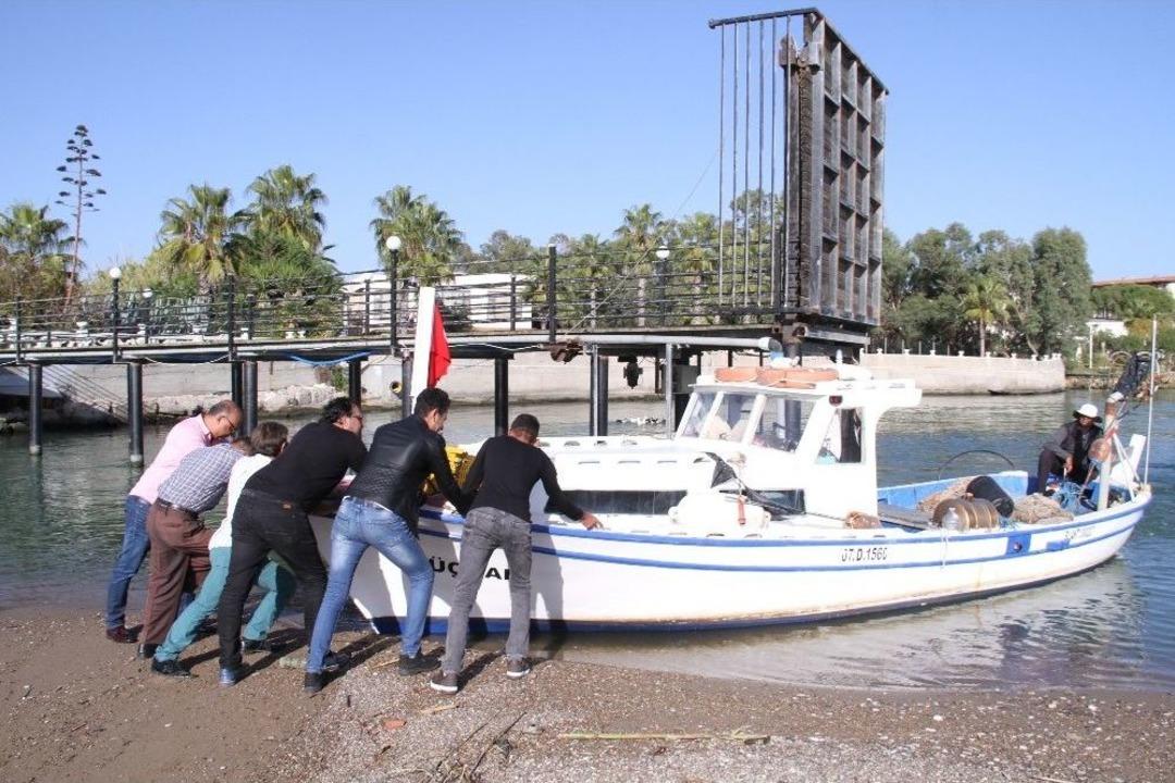 Belekli Balık&ccedil;ılar 15 G&uuml;nd&uuml;r Denize A&ccedil;ılamıyor
