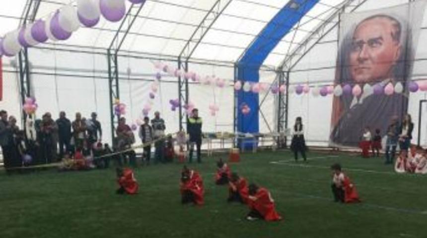 Minik Öğrencilerden Yıl Sonu Gösterisi Ve Kermes