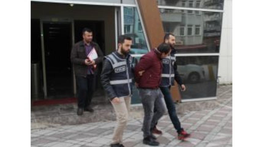 Eve Giren Hırsızı G&uuml;venlik Kameraları Yakalattı