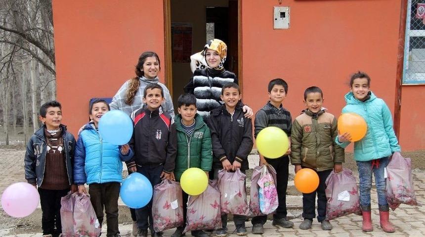 &lsquo;masum Samimiyetler&rsquo; Miniklerin Y&uuml;z&uuml;n&uuml; G&uuml;ld&uuml;rd&uuml;