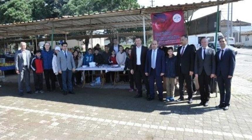 &Ouml;ğrenciler, Mehmet&ccedil;ik Vakfı Yararına Kermes D&uuml;zenledi