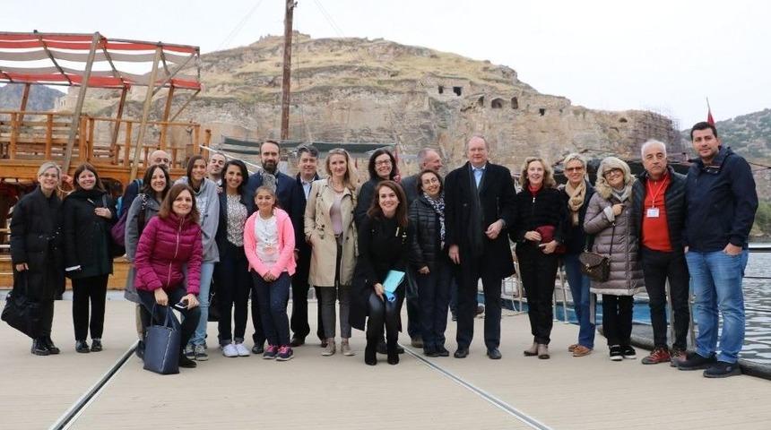 24 &Uuml;lkenin B&uuml;y&uuml;kel&ccedil;isi Rumkale&rsquo;de