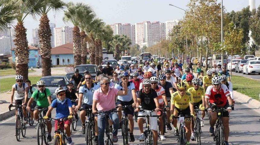 Ata&rsquo;dan Annesi&rsquo;ne Karanfil G&ouml;t&uuml;recekler