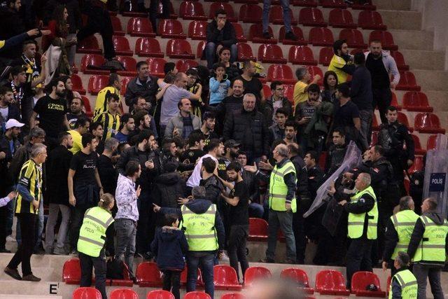 Fenerbah&ccedil;e Doğuş-eskişehir Basket Ma&ccedil;ında Kavga 1