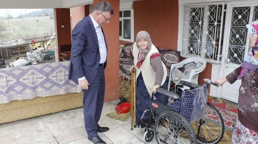 Başkan Duymuş, Hasta Ve Yaşlıları Ziyaret Etti