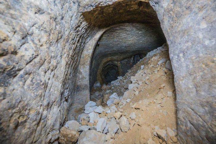 Binlerce Yıllık Yeraltı Yerleşim Yerini Defineciler Tahrip Etti G4