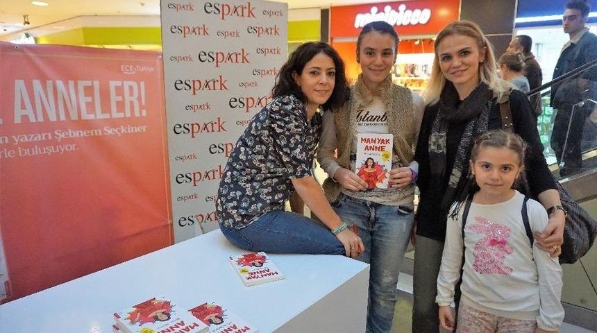 Şebnem Se&ccedil;kiner &Ccedil;ok Satan Kitabı &rsquo;manyak Anne&rsquo; İle Espark&rsquo;ta