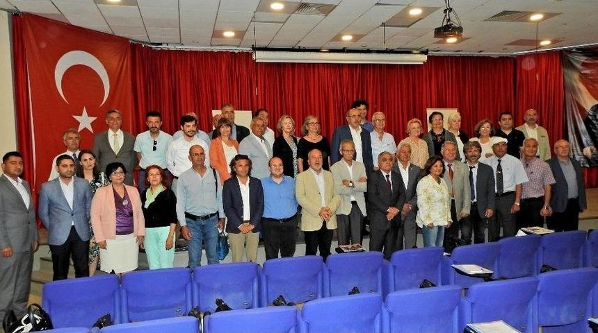 İzmir Kent Konseyleri Birliği, &Ccedil;eşme&rsquo;de Se&ccedil;imleri Konuştu