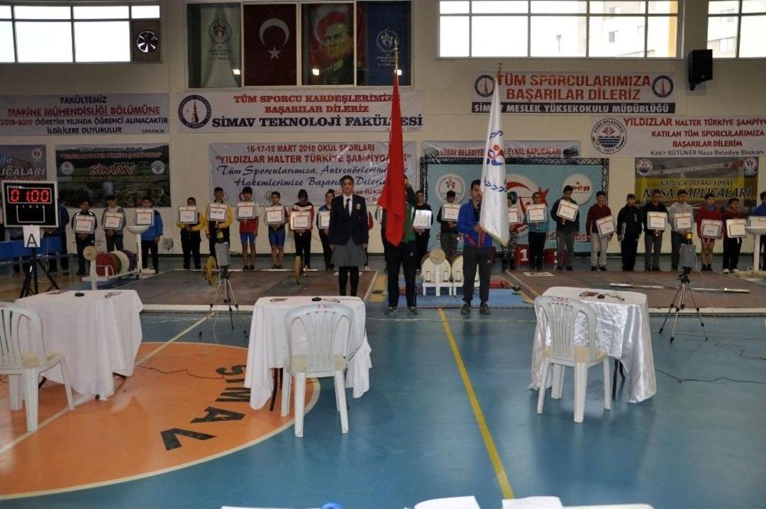 T&uuml;rkiye&rsquo;nin Yıldız Haltercileri Simav&rsquo;da Yarışıyor