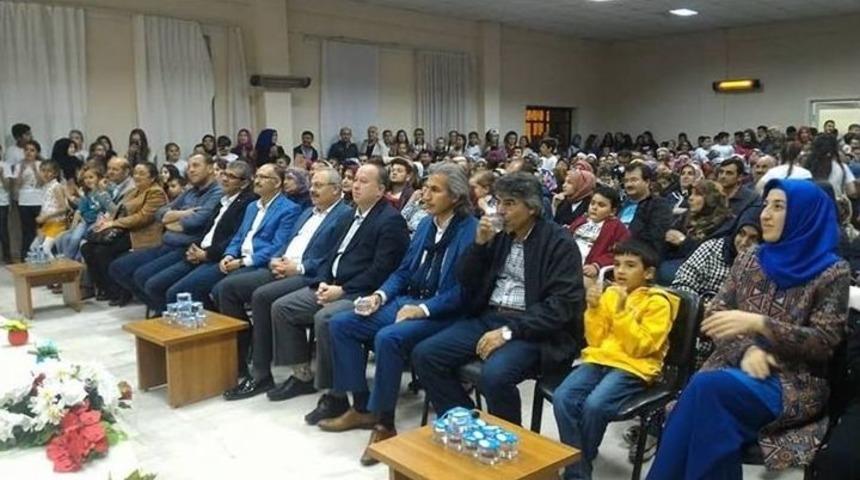 &Ouml;ğrencilerinden M&uuml;zik Dinletisi