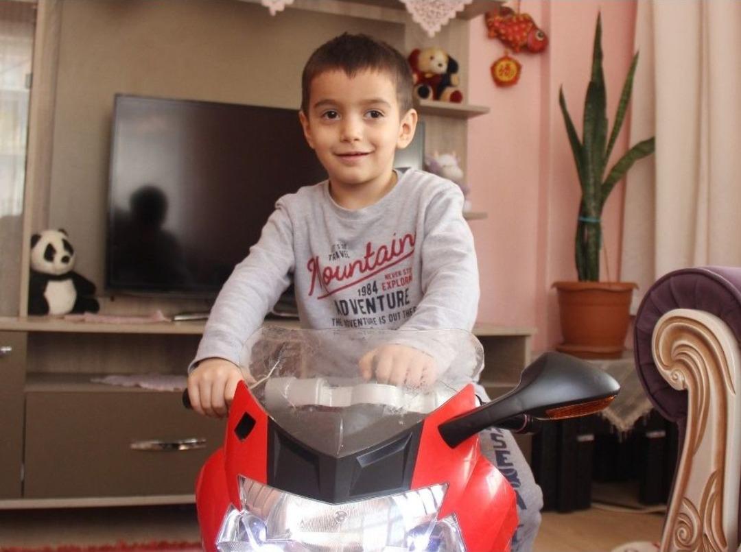 (&ouml;zel Haber) 4 Yaşındaki Sel&ccedil;uk Beynindeki 8 T&uuml;m&ouml;rle Savaşıyor