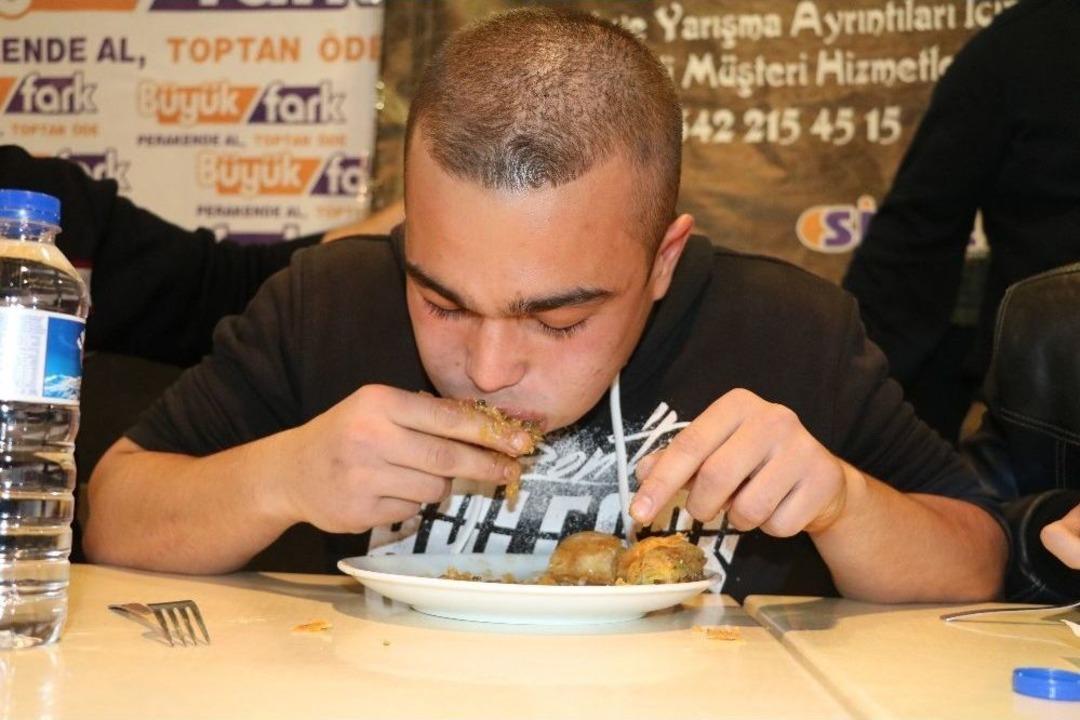 Gaziantep&rsquo;te Baklava Yeme Yarışması