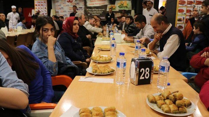 Gaziantep’te Baklava Yeme Yarışması G2
