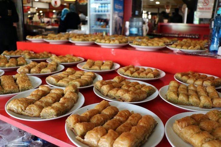 Gaziantep’te Baklava Yeme Yarışması G4