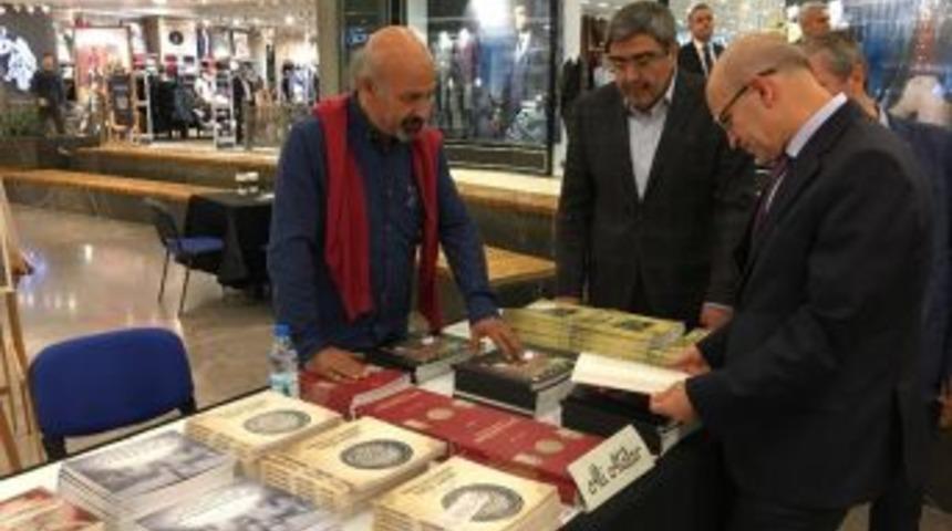 Başbakan Yardımcısı Şimşek Ali Atalar&rsquo;ın Kitap İmza Standını Ziyaret Etti