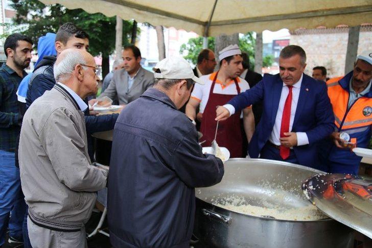 Tokat’ta 2 Bin Kişiye Vakıf Yemeği İkramı G3