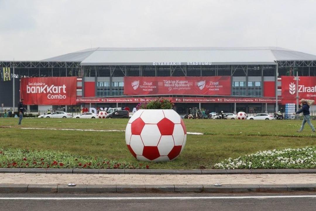 Fenerbah&ccedil;e Akhisarspor Ma&ccedil;ına Doğru