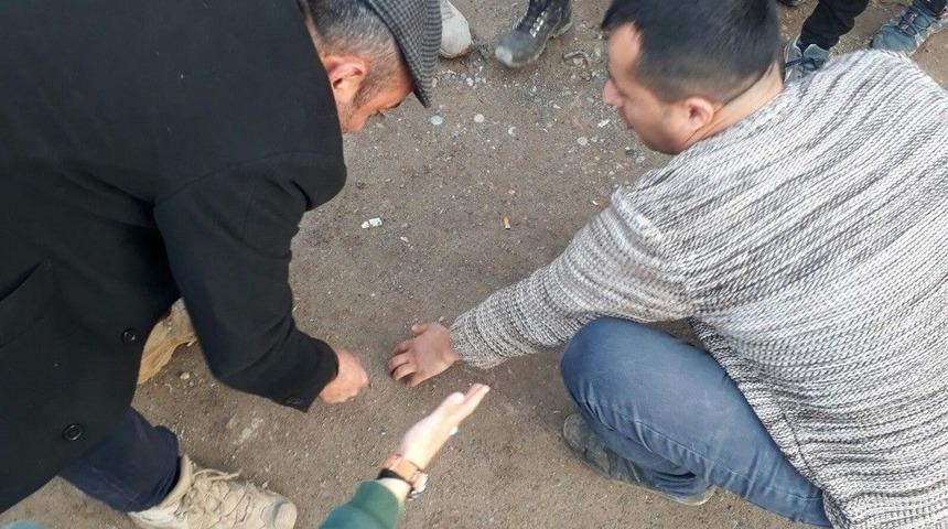 Sıcak Havanın Tadını Misket Oynayarak Çıkardılar