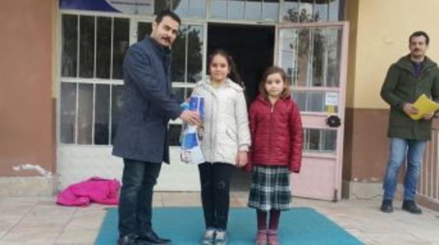 İlkokulda En Fazla Atık Pil Toplayan Sınıf Ödüllendirildi