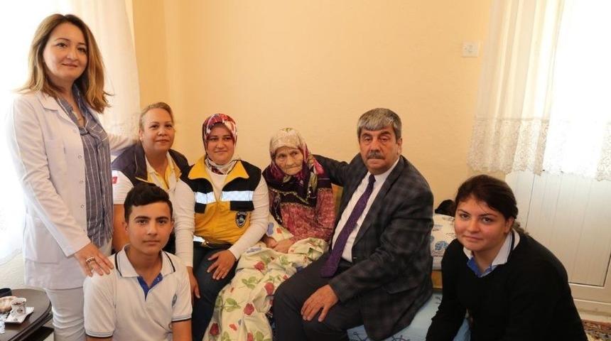 Burhaniye&rsquo;de Sağlık &Ouml;ğrencileri Evde Bakım Hizmetlerine Eşlik Etti