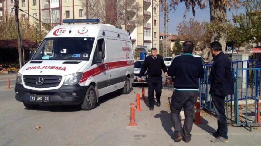 Polis Merkezi Bah&ccedil;esindeki Tartışma Kanlı Bitti: 2 Yaralı