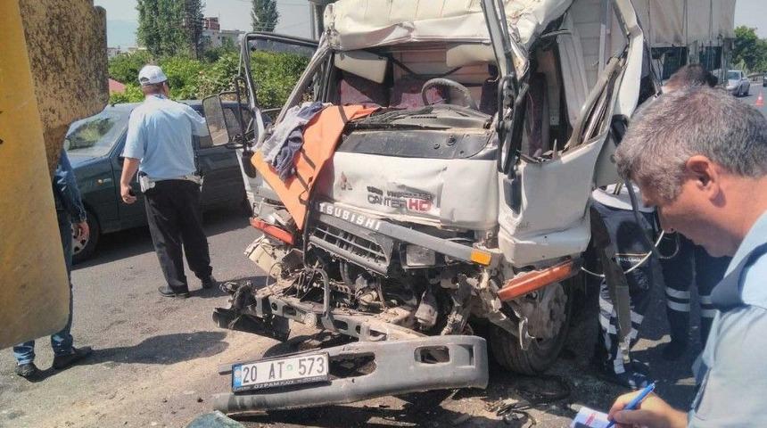 Aydın - Denizli Yolunda Feci Kaza: 1 &Ouml;l&uuml;