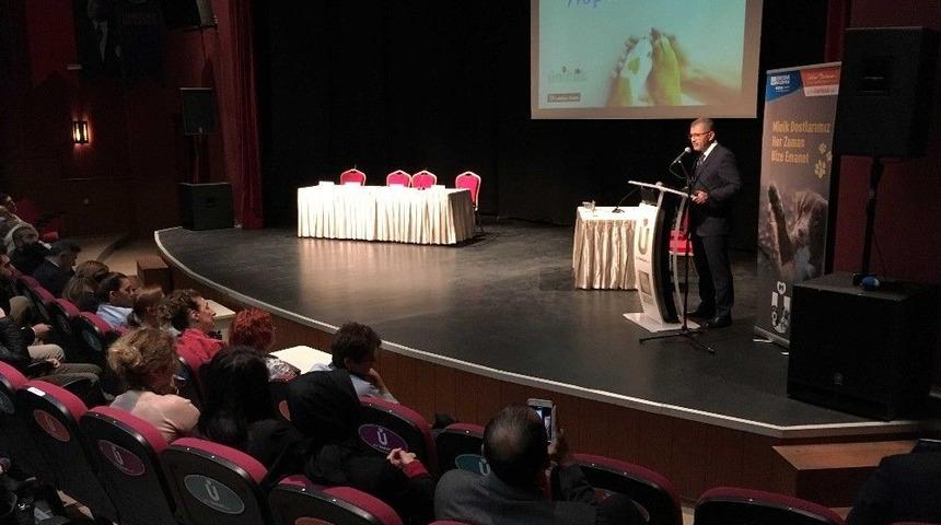 Sokak Hayvanları İle İlgili Seminere K&ouml;pek Ve Kedileri İle Katıldılar