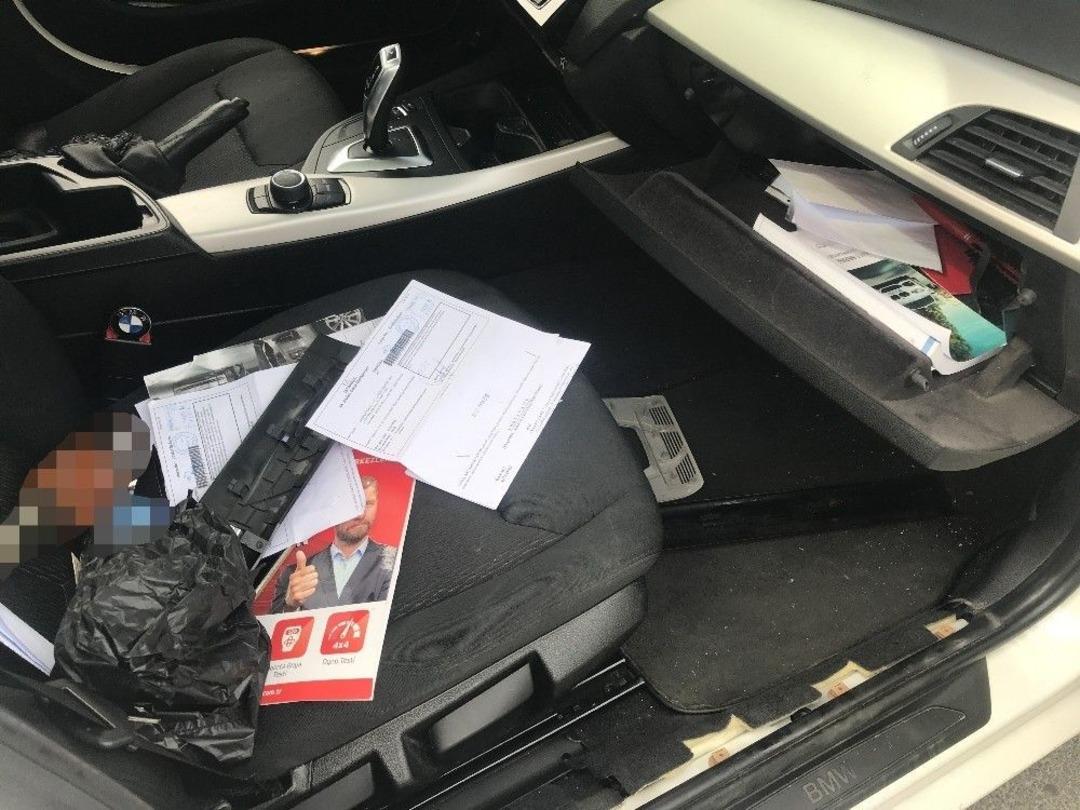 (&ouml;zel Haber) Beyoğlu&rsquo;nda &ldquo;dur&rdquo; İhtarına Uymayan S&uuml;r&uuml;c&uuml; L&uuml;ks Otomobili Polisin &Uuml;st&uuml;ne S&uuml;rd&uuml;