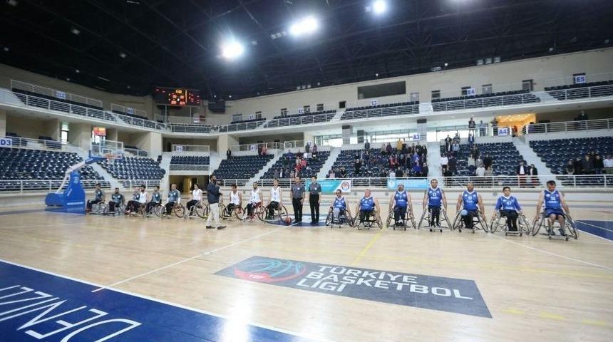 Milli Halterci Naim S&uuml;leymanoğlu İ&ccedil;in Saygı Duruşu Yapıldı