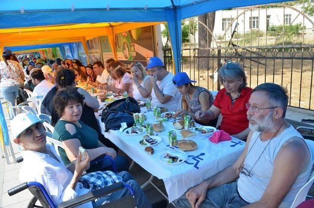 Didim Engelsiz Festivalinde 1001 Metre Uzunluğundaki Kahvaltıda Bir Araya Gelindi