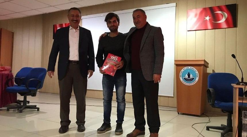 &Uuml;niversiteye Hazırlanan &Ouml;ğrencilere Kitap Desteği