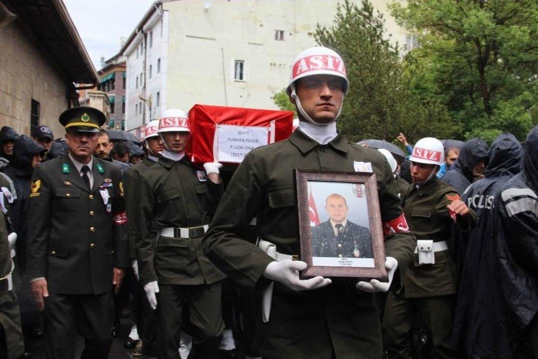 Şehit Eşe H&uuml;z&uuml;nl&uuml; Veda