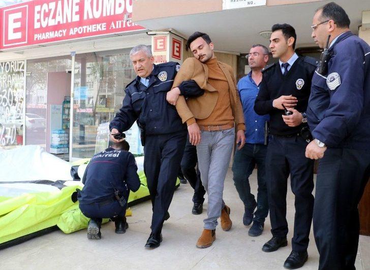 Polis, İntihara Kalkışan Genci "kübra’ya Gerek Yok, Biz Seni Seviyoruz" Diye Teselli Etti G1