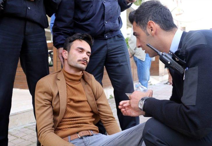 Polis, İntihara Kalkışan Genci "kübra’ya Gerek Yok, Biz Seni Seviyoruz" Diye Teselli Etti G3