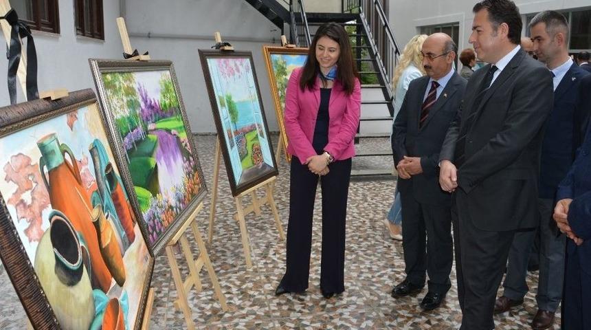 &Ouml;ğretmenler Kendi Eserlerini Sergiledi